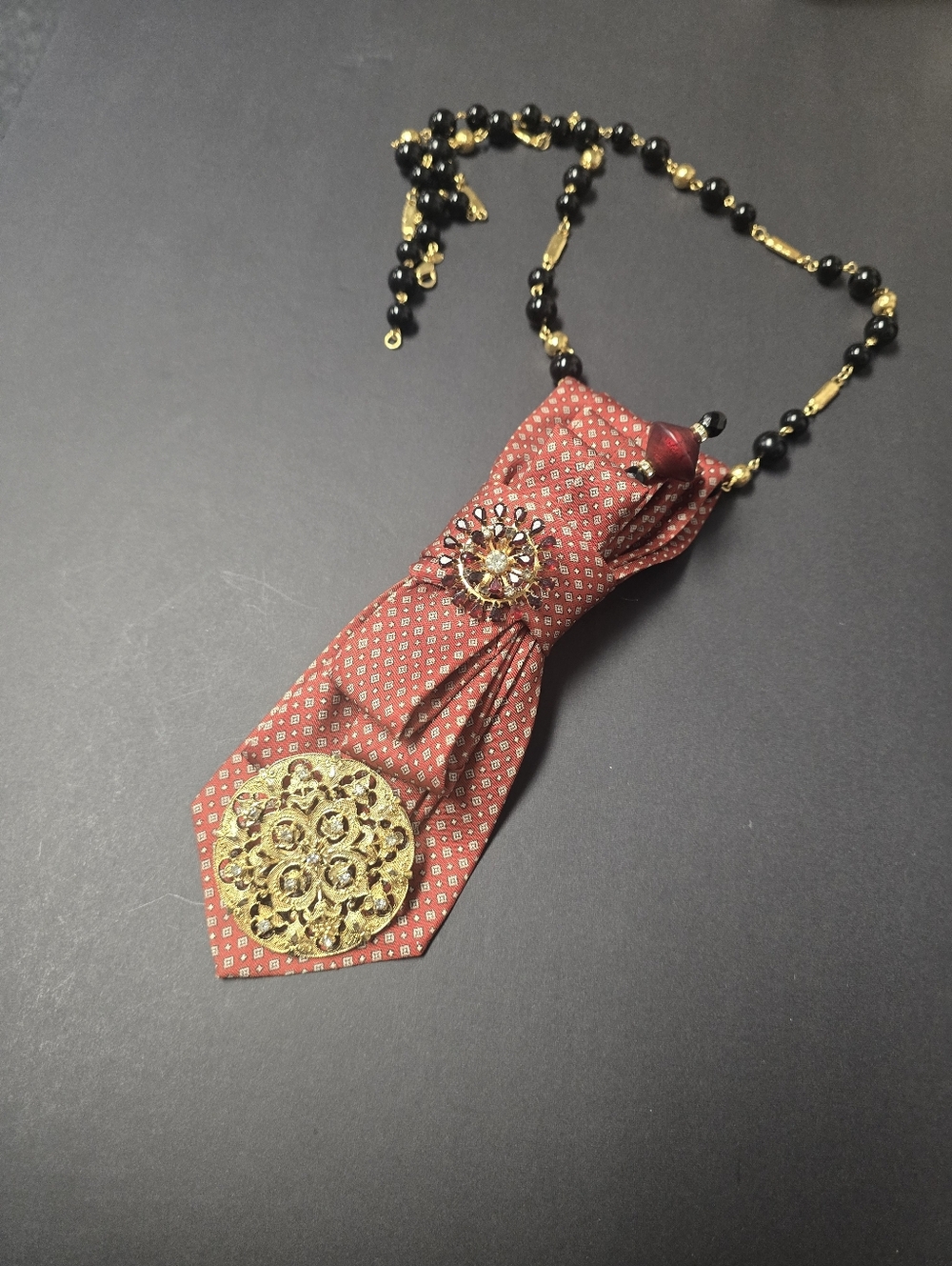 Leonardo Red Tie with Tan Pattern (Jewelry Is Not Included) - Picture 6 of 6